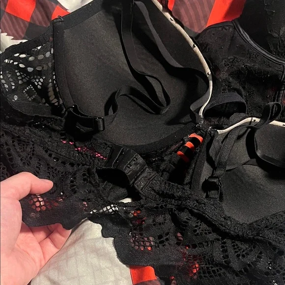 La SENZA Black Lace Push-Up Bra with Cutout Floral Pattern - Picture 3 of 6